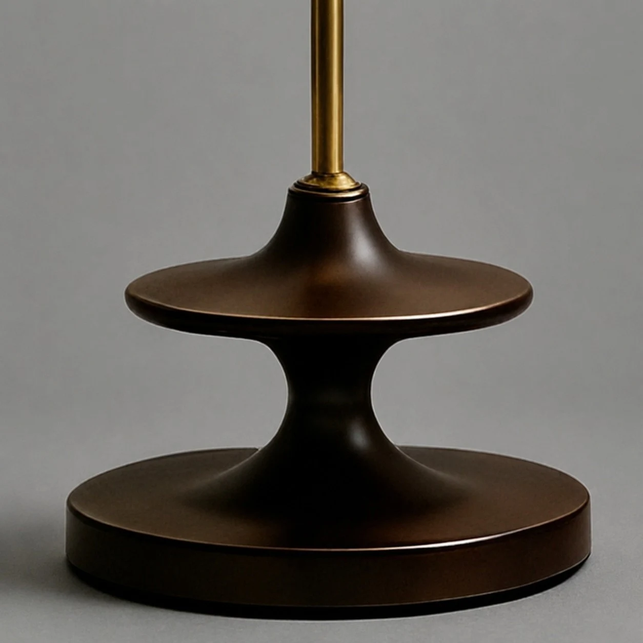 Weighted round metal base detail