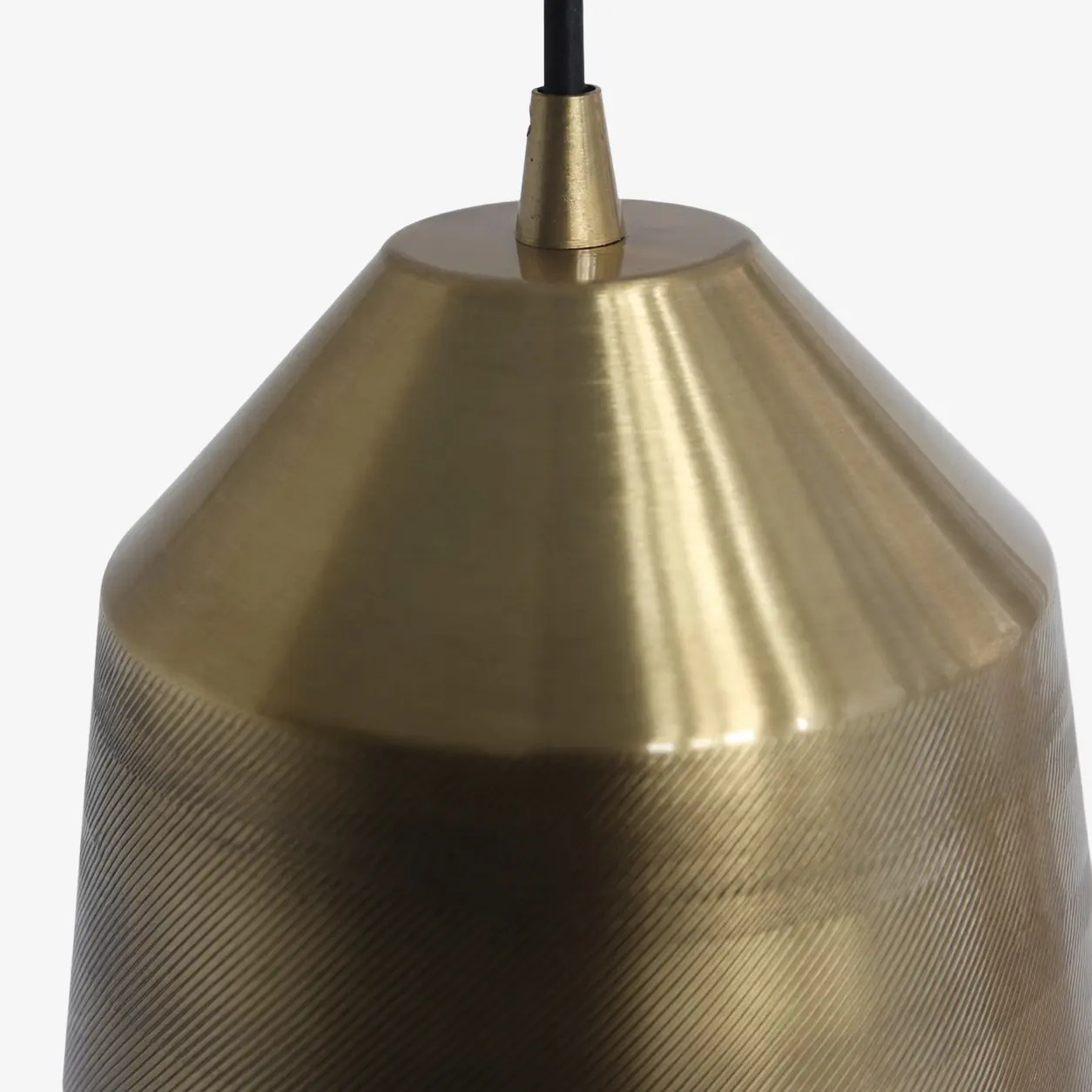 Brass pendant lamp top connection detail