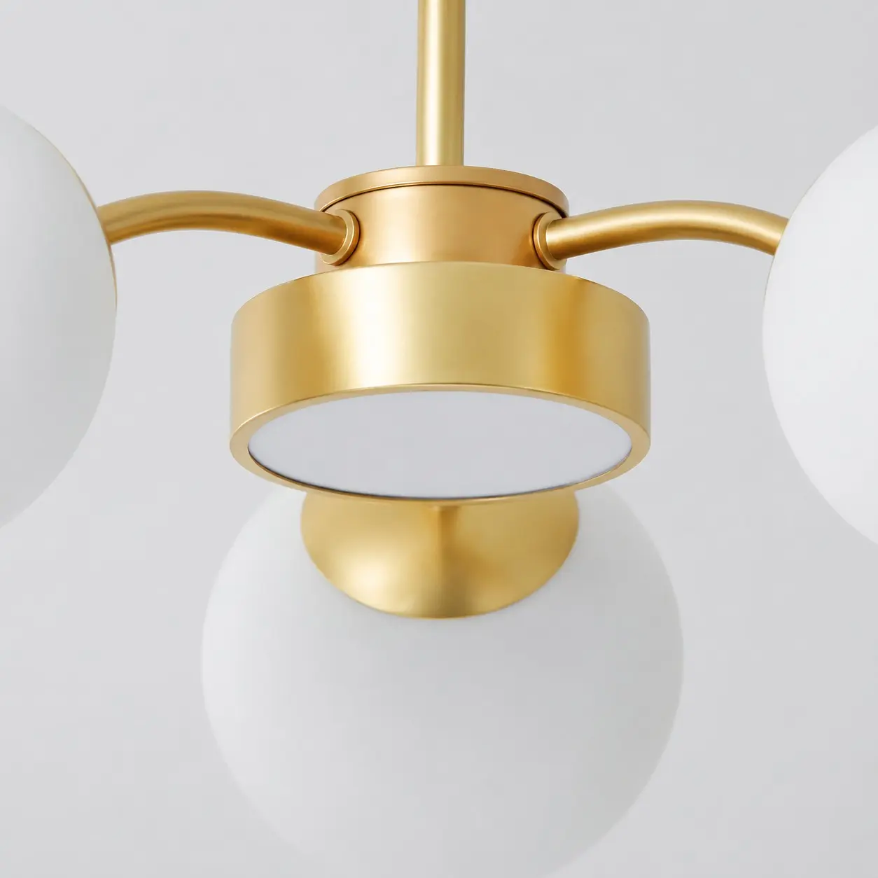 Gold central hub and curved arm detail