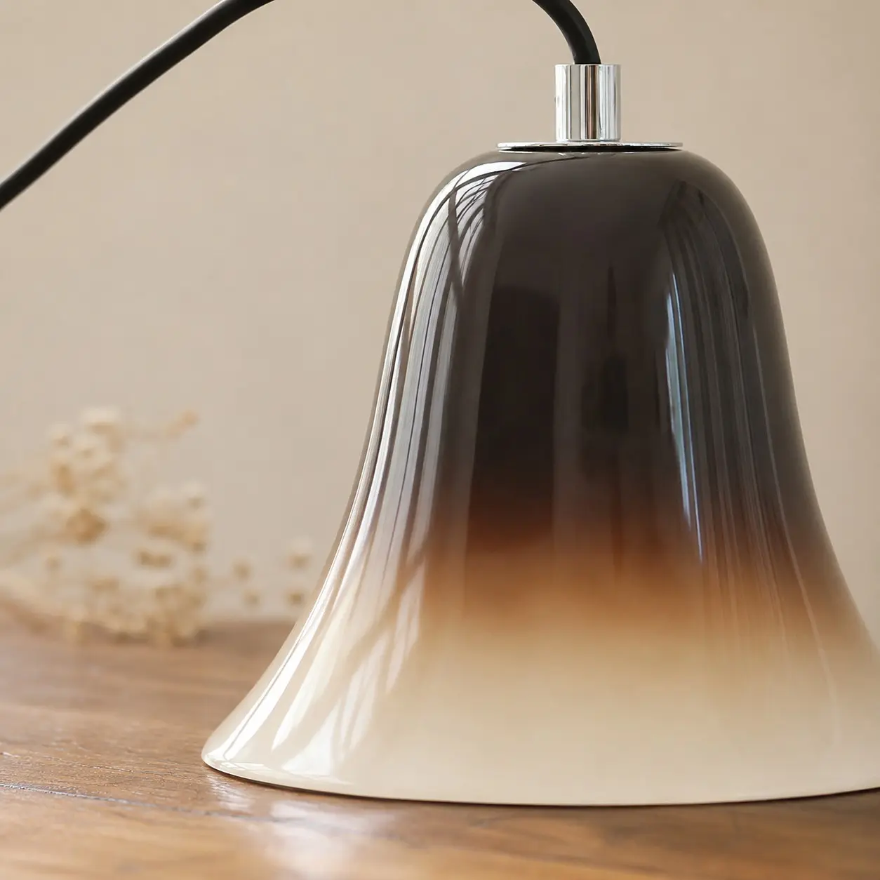 Flared lower rim and smooth glass shade profile